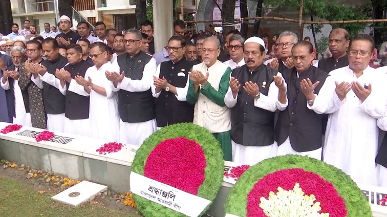 বঙ্গমাতা বেগম ফজিলাতুন নেছা মুজিবের সমাধিতে আওয়ামী লীগের শ্রদ্ধা